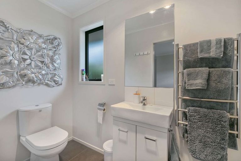 Photo of property in 27 Putaka Place, Papamoa Beach, Papamoa, 3118