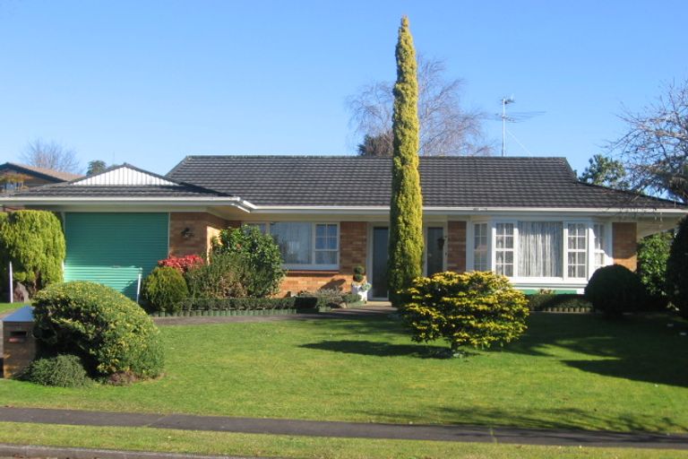 Photo of property in 8 Coulthard Terrace, Opaheke, Papakura, 2113