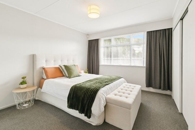 Photo of property in 45 Victory Crescent, Tawa, Wellington, 5028