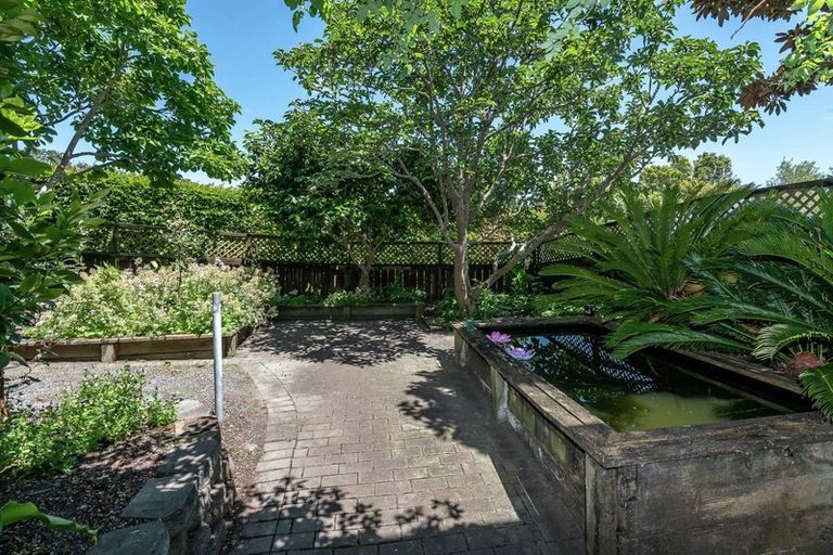 Photo of property in 2/130 Sandspit Road, Shelly Park, Auckland, 2014