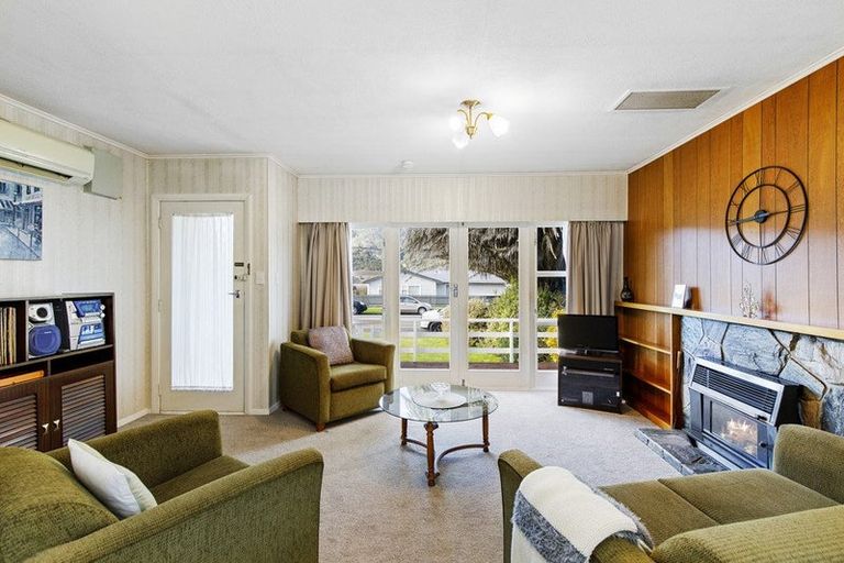 Photo of property in 170 George Street, Stokes Valley, Lower Hutt, 5019