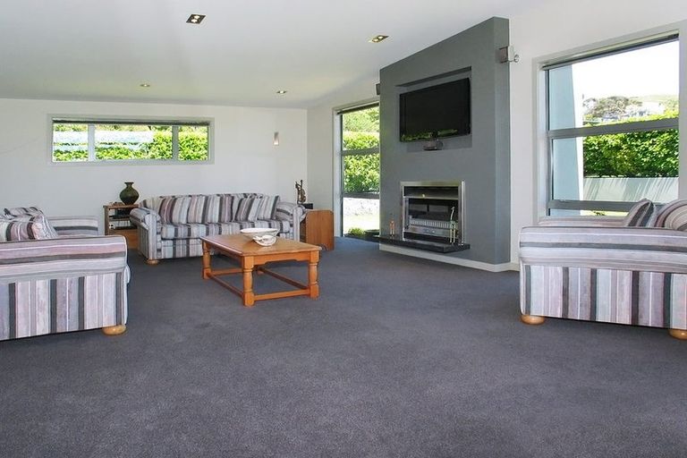 Photo of property in 2 Scoresby Grove, Whitby, Porirua, 5024