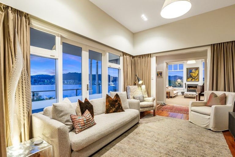 Photo of property in 334 Oriental Parade, Oriental Bay, Wellington, 6011