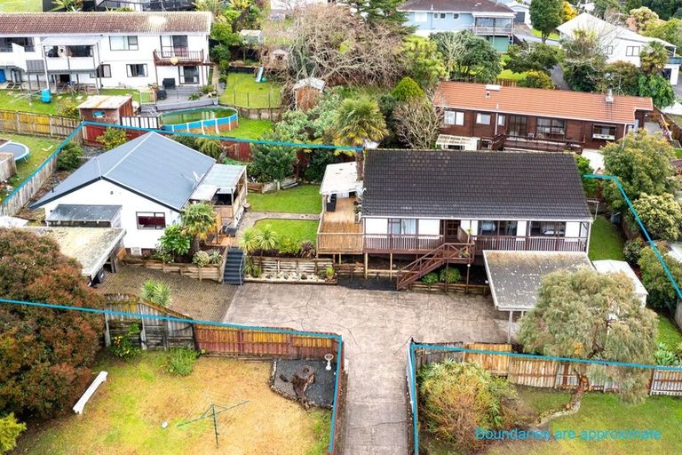 Photo of property in 71 Reynella Drive, Massey, Auckland, 0614