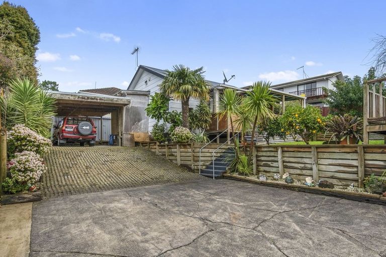 Photo of property in 71 Reynella Drive, Massey, Auckland, 0614