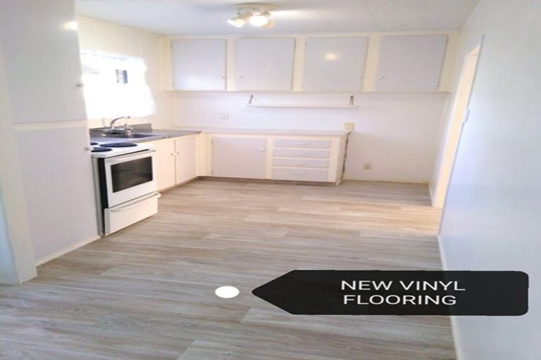 Photo of property in 2/2b Yeoman Place, Howick, Auckland, 2014