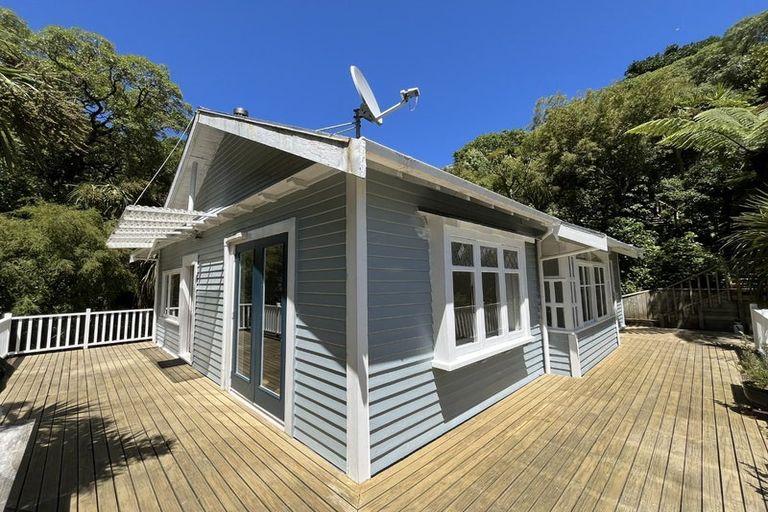 Photo of property in 10 Connaught Terrace, Brooklyn, Wellington, 6021