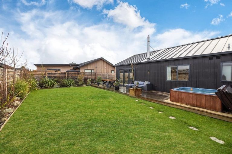 Photo of property in 5 Peterculter Drive, Wanaka, 9305