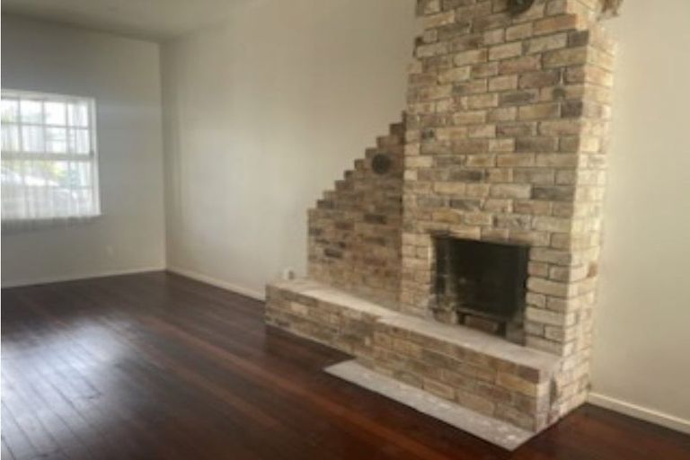 Photo of property in 1/45 Queen Street, Northcote Point, Auckland, 0627