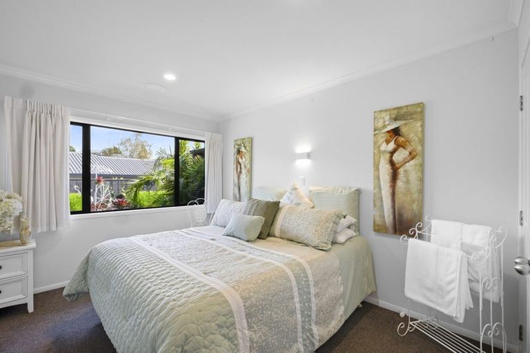 Photo of property in 10a Long Place, Frankleigh Park, New Plymouth, 4310