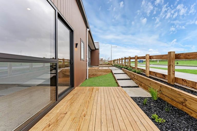 Photo of property in 93 Maungakaraka Road, Karaka, 2580