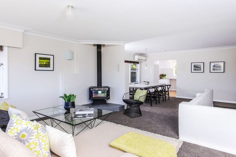 Photo of property in 31 Royal View Road, Te Atatu South, Auckland, 0610