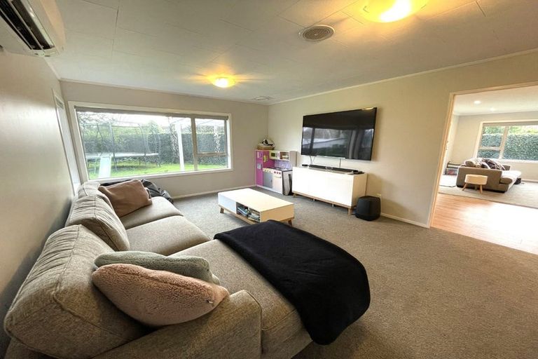 Photo of property in 23 Kaweka Place, Havelock North, 4130