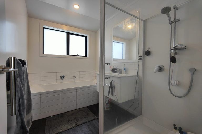 Photo of property in 15a Barclay Street, Newlands, Wellington, 6037