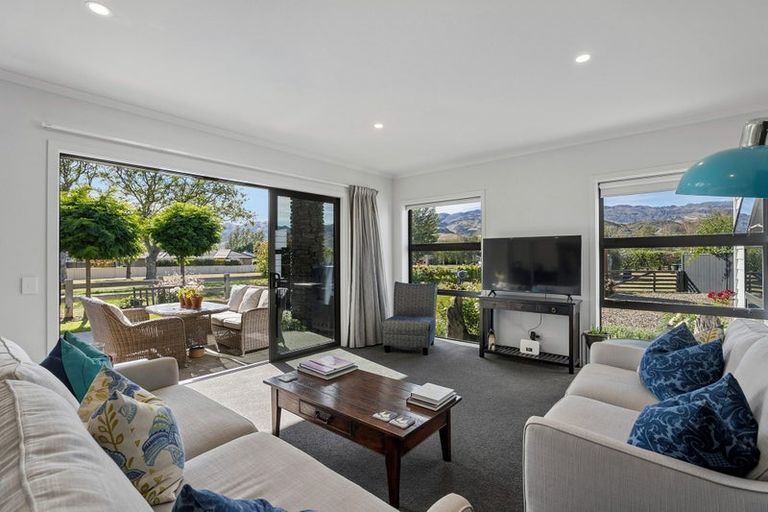 Photo of property in 54 Stratford Drive, Mount Pisa, Cromwell, 9383