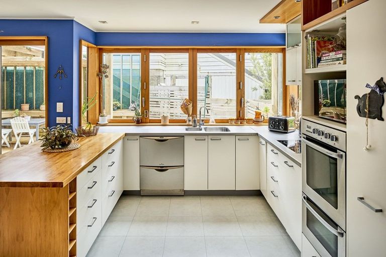 Photo of property in 3 Flint Way, Northland, Wellington, 6012