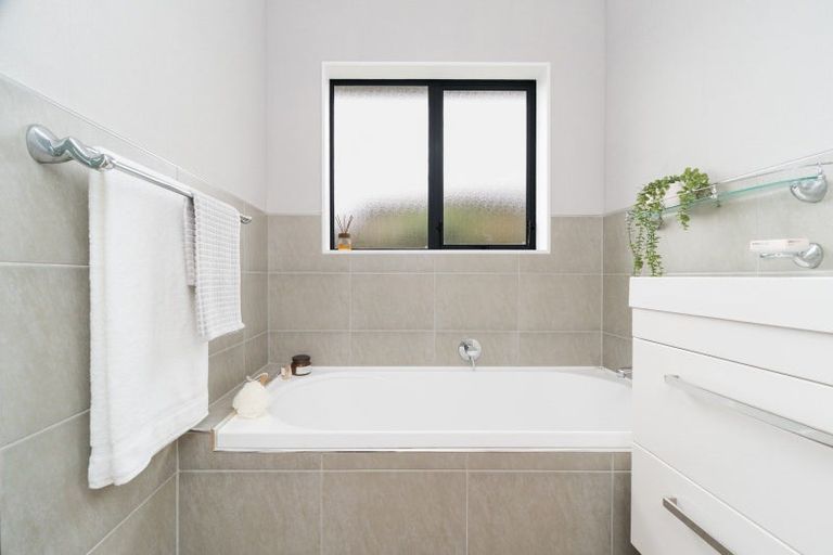 Photo of property in 71 Rhodes Drive, Kelvin Grove, Palmerston North, 4414