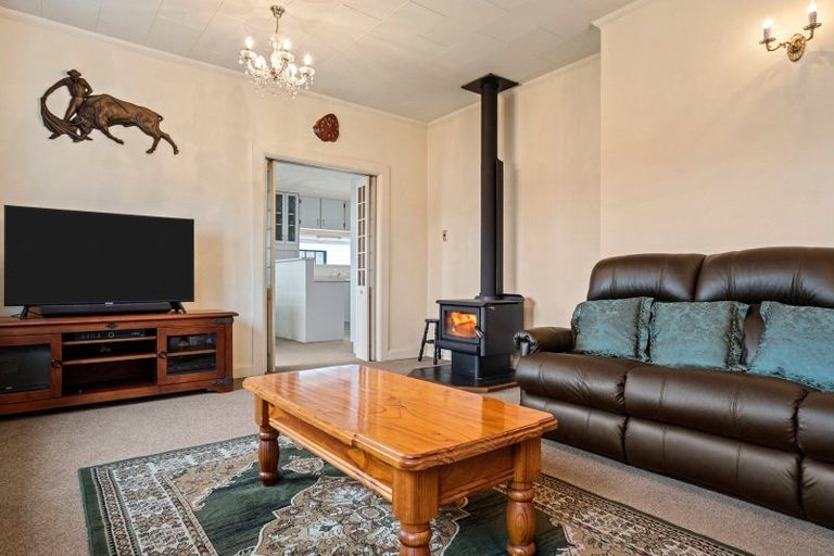 Photo of property in 220 Mangorei Road, Merrilands, New Plymouth, 4312