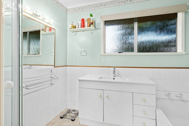 Photo of property in 24 Hartley Terrace, Massey, Auckland, 0614