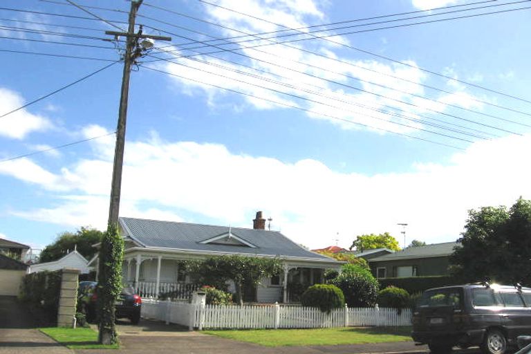 Photo of property in 3 Frater Avenue, Milford, Auckland, 0620