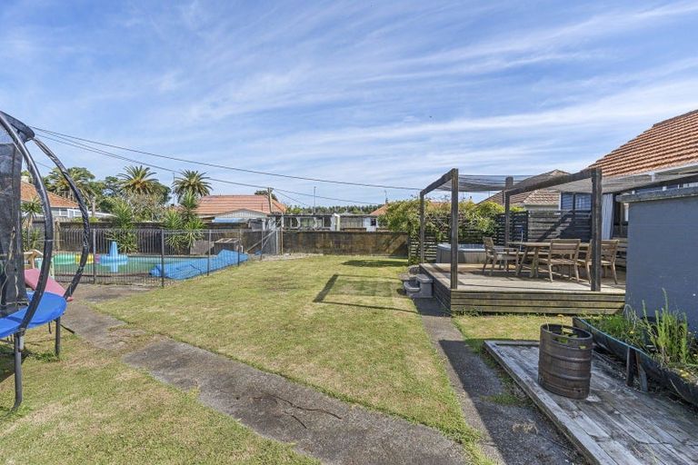 Photo of property in 21 Strange Street, Waitara, 4320