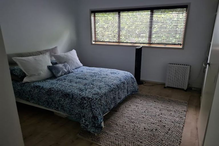 Photo of property in 18 Mappin Place, Chatswood, Auckland, 0626