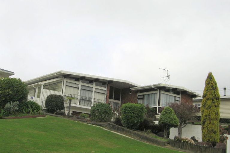 Photo of property in 11 Saint Edmund Crescent, Tawa, Wellington, 5028