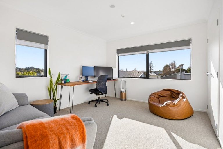 Photo of property in 2 Kaokao Lane, Mangere, Auckland, 2022
