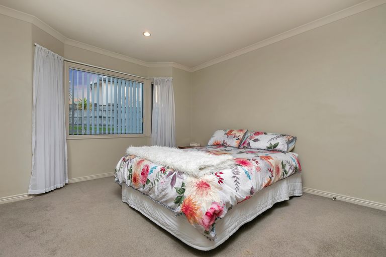 Photo of property in 8 Archer Rayner Place, Greenhithe, Auckland, 0632