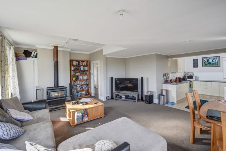 Photo of property in 10 Chatham Street, Waihola, Milton, 9073