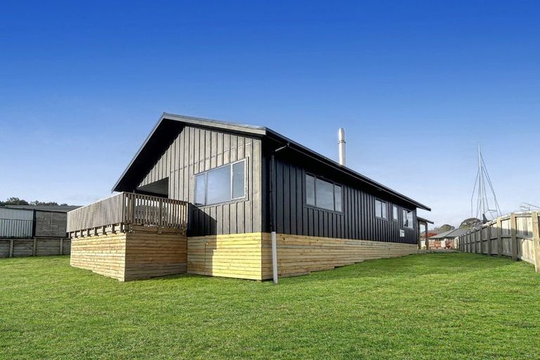 Photo of property in 30 John Norrie Place, Motuoapa, Turangi, 3382