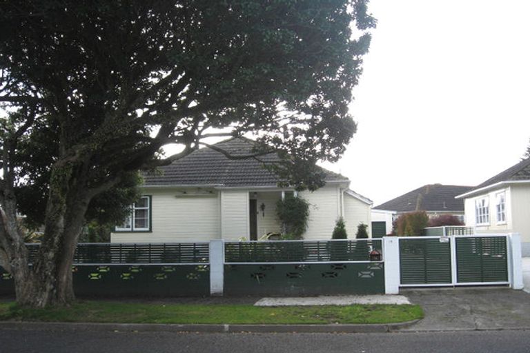 Photo of property in 15 Pilcher Crescent, Naenae, Lower Hutt, 5011