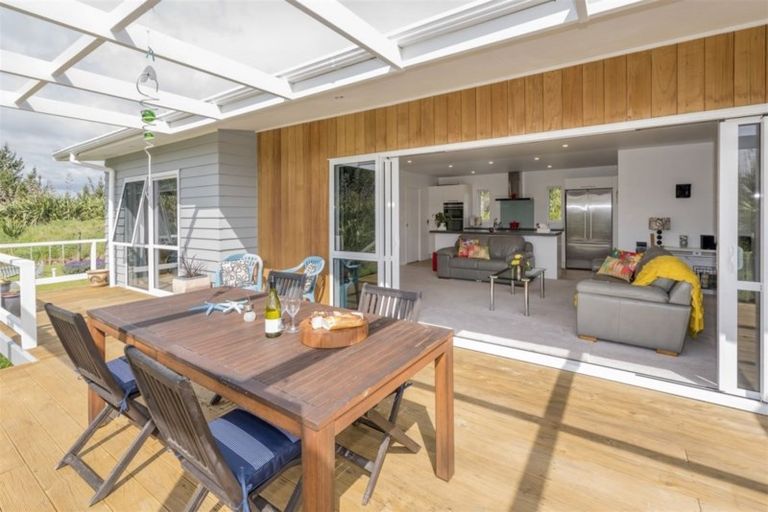 Photo of property in 8 Mowhia Grove, Waitarere, Levin, 5510