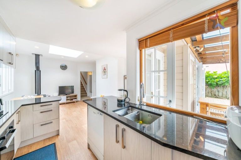 Photo of property in 18 Kauri Street, Eastbourne, Lower Hutt, 5013