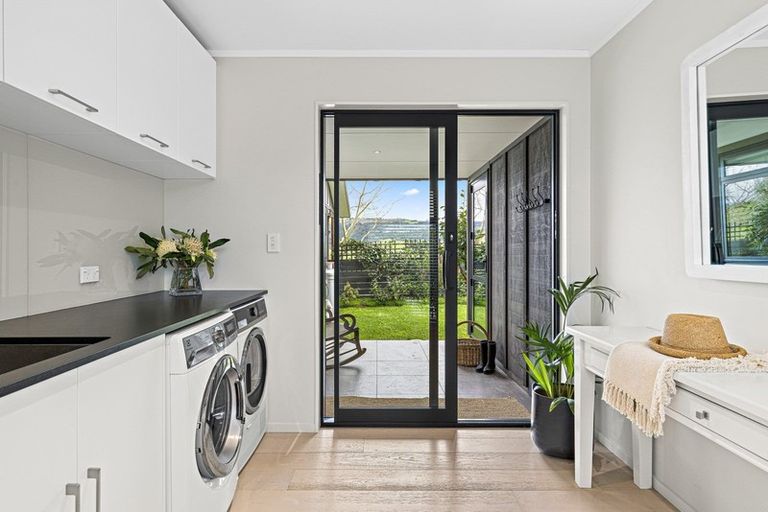 Photo of property in 30 Tamahunga Drive, Matakana, 0985