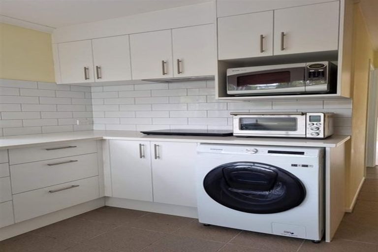 Photo of property in 28 Judkins Crescent, Cockle Bay, Auckland, 2014