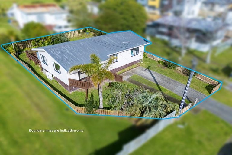 Photo of property in 2/33 Lavelle Road, Henderson, Auckland, 0612