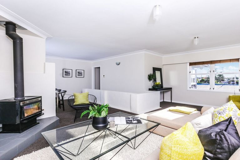 Photo of property in 31 Royal View Road, Te Atatu South, Auckland, 0610