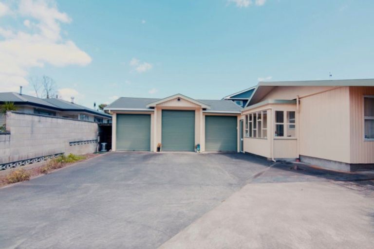 Photo of property in 30 Napier Road, Terrace End, Palmerston North, 4410