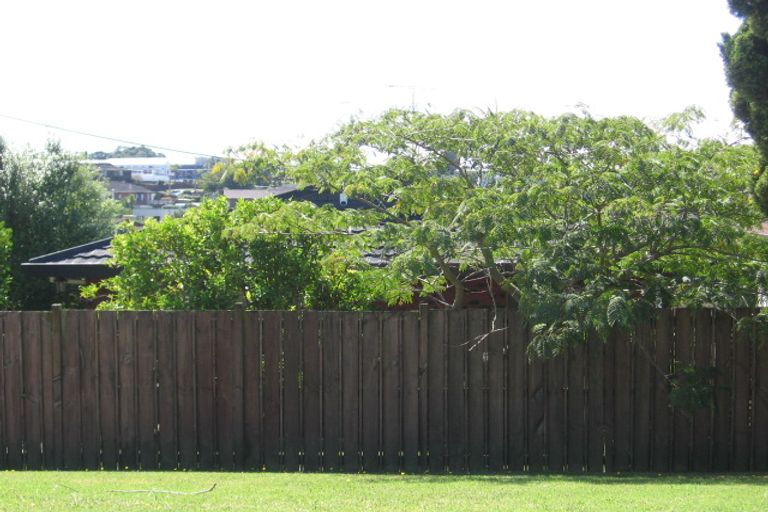 Photo of property in 1/20 Braemar Road, Rothesay Bay, Auckland, 0630