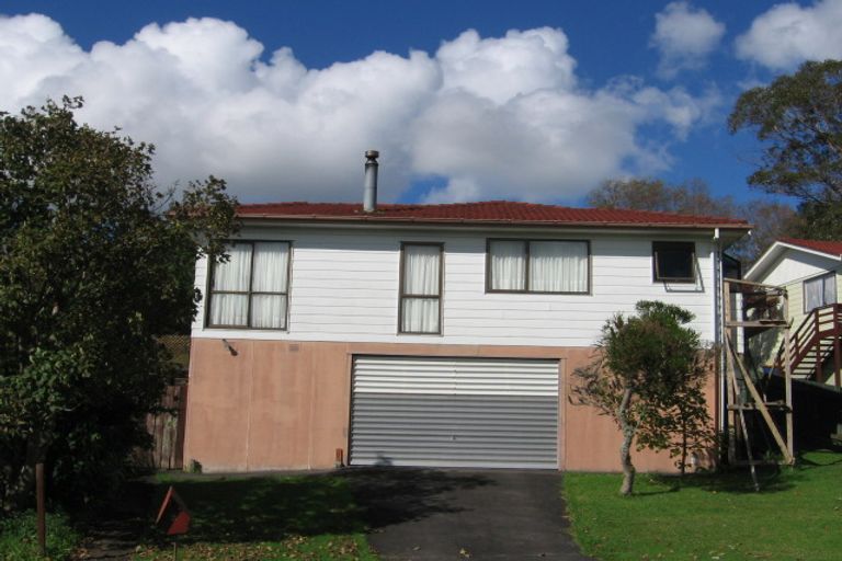 Photo of property in 6 Adam Sunde Place, Glen Eden, Auckland, 0602