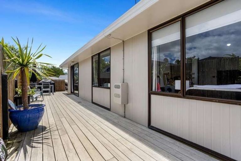 Photo of property in 2/8 Marinich Drive, Ranui, Auckland, 0612