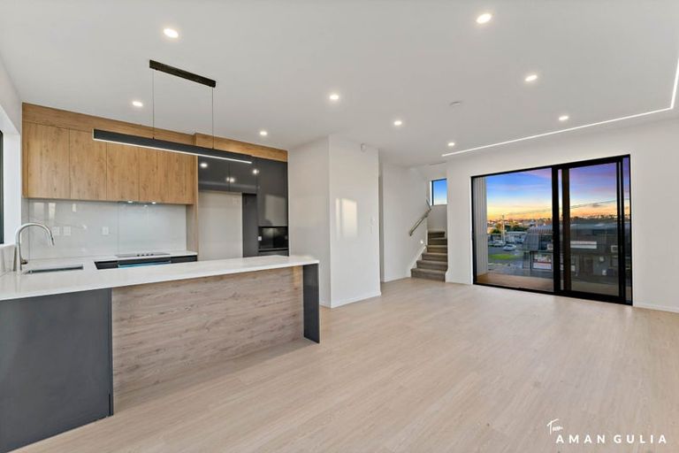 Photo of property in 1/16 Binsted Road, New Lynn, Auckland, 0600