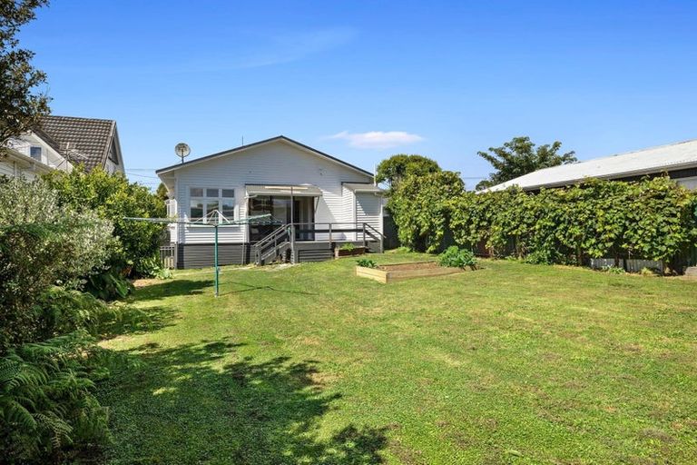 Photo of property in 72 Barrett Street, Westown, New Plymouth, 4310