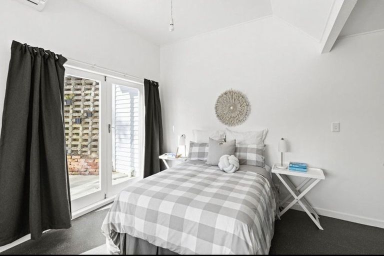 Photo of property in 20 Shakespeare Road, Bastia Hill, Whanganui, 4500