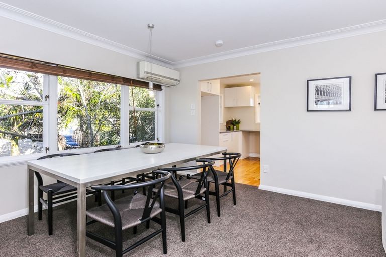 Photo of property in 31 Royal View Road, Te Atatu South, Auckland, 0610