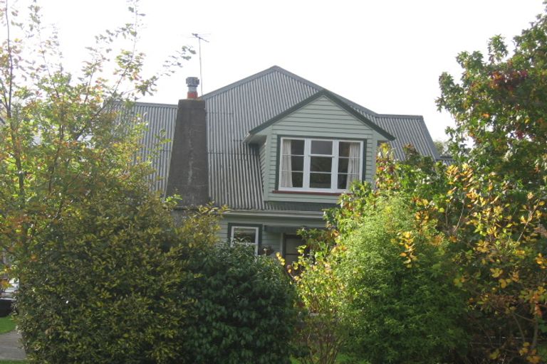 Photo of property in 18 Korau Grove, Stokes Valley, Lower Hutt, 5019