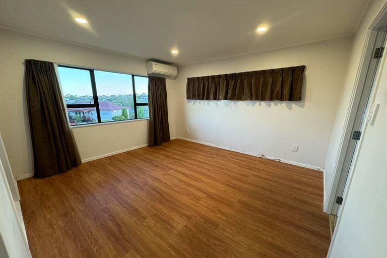 Photo of property in 1 Tableau Place, Totara Vale, Auckland, 0629
