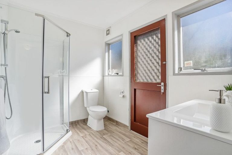 Photo of property in 1/1 Golf Road, New Lynn, Auckland, 0600