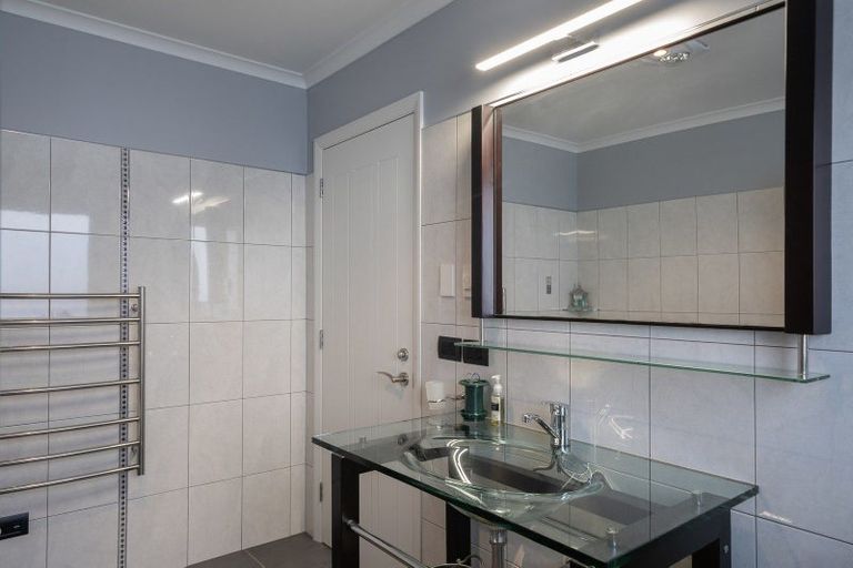 Photo of property in 8a Queenwood Road, Levin, 5510